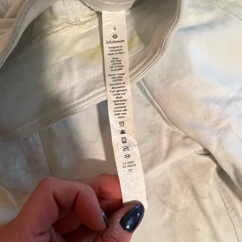 Lululemon jogger pants size 4. - Picture 3 of 3